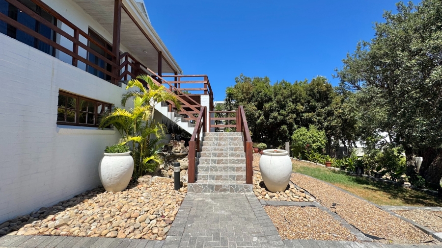 5 Bedroom Property for Sale in Rome Glen Western Cape